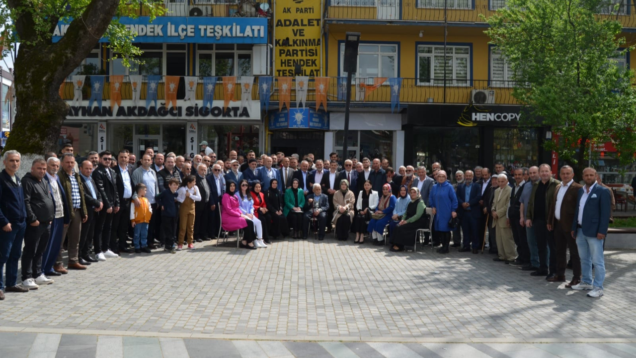 Hendek Ak Parti Bayramlaşma Programına Yoğun Katılım