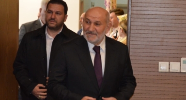 HENDEK BELEDİYE MECLİSİNDE CANLI YAYIN GERİLİMİ