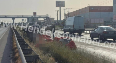 Hendek D-100'de Kaza Patates Yüklü Kamyonet Yan Yattı