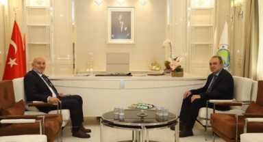 HENDEK KAYMAKAMI HALİL İBRAHİM ACIR'DAN BAŞKAN İRFAN PÜSKÜLLÜ'YE ZİYARET