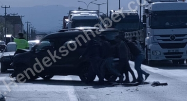 Hendek Köprübaşı Işıklarda Zincirleme Kaza 4 Yaralı