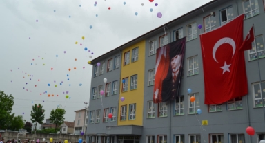 Hendek Noksel İlköğretim Okulunda Coşkulu 23 Nisan Programı 