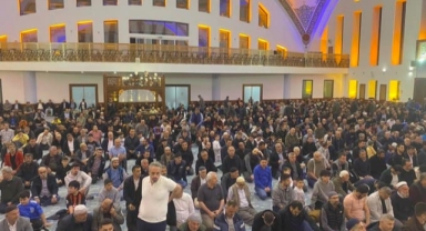 Hendek'te Kadir Gecesinde Camiler Doldu