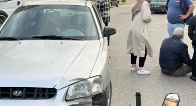 Hendek'te Otomobilin Çarptığı Motosiklet Sürücüsü Hastanelik Oldu