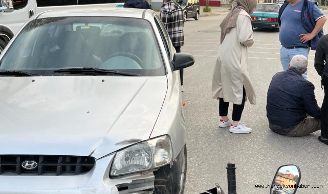 Hendek'te Otomobilin Çarptığı Motosiklet Sürücüsü Hastanelik Oldu