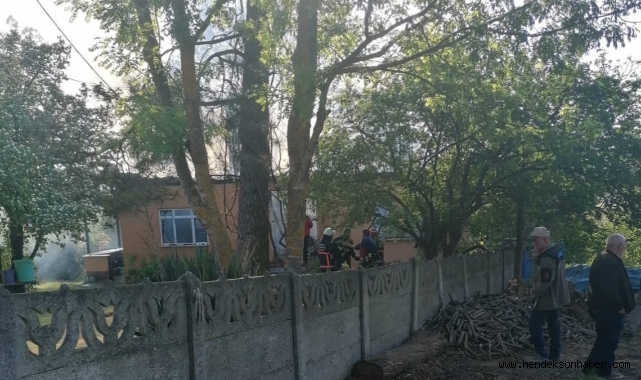 TEK KATLI EV YANARAK KULLANILMAZ HALE GELDİ.