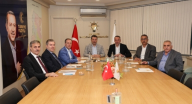 AK PARTİ'DE İSTİŞARE TOPLANTISI YAPILDI