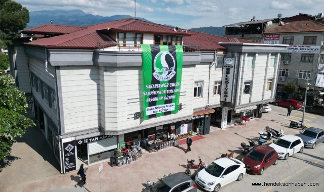 Akyazı Belediyesine Sakaryaspor Bayrağı