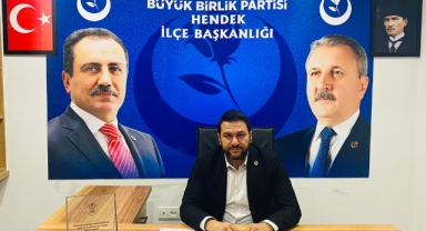 BBP HENDEK İLÇE BAŞKANI SAMET KENAR ANNELER GÜNÜ’NÜ KUTLADI