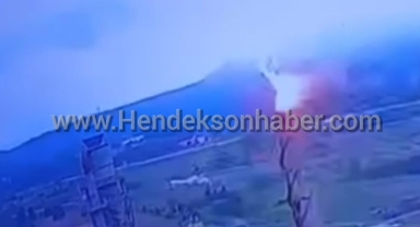 Hendek 2.OSB'de Fabrika Bacasına Yıldırım Düştü