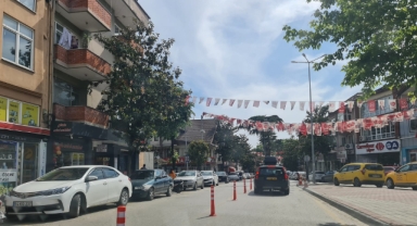 Hendek Osman Yılmaz Caddesi’nde Dubalar Yeniden Takıldı