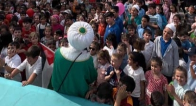 Hendek Rasim Paşa Camii bahçesinde çocuk şenliği düzenlendi