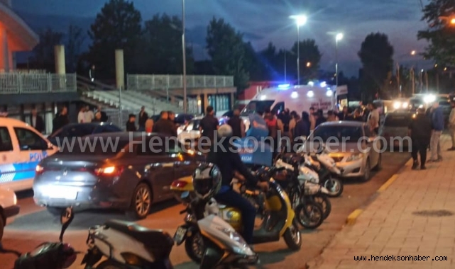 Hendek'te Motosiklet otomobile çarptı: 1 yaralı