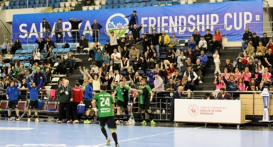 Sakarya Büyükşehir hentbol adını finale yazdırdı