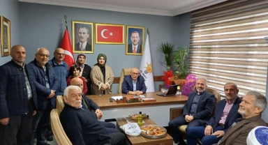 Ünlü Profesör Sofuoğlu Ak Parti Hendek İlçe Teşkilatını Ziyaret Etti