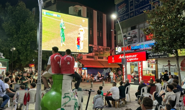 Akyazı Milli Takım için tek yürek oldu 