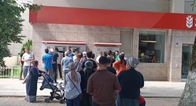 Hendek ATM’lerde  Bayram Kuyruğu