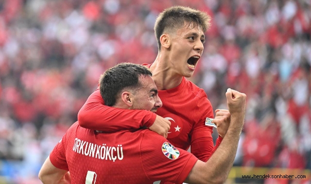 Milli maç heyecanı yine Millet Bahçesi'ndeki dev ekranda