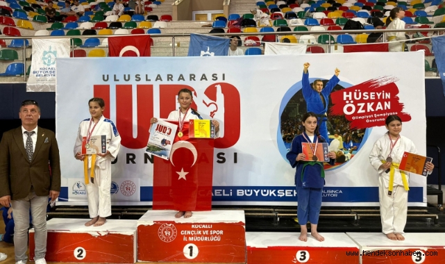 Büyükşehirli Serra nefes kesen mücadelede Türkiye şampiyonluğuna uzandı