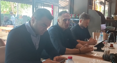 Demek Biz Sallıyoruz Demek Biz Kaos Çıksın Diye Soru Soruyoruz Vah Başkan Vah