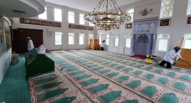 HENDEK BELEDİYESİ SOSYAL HİZMETLER EKİBİ SAHADA 