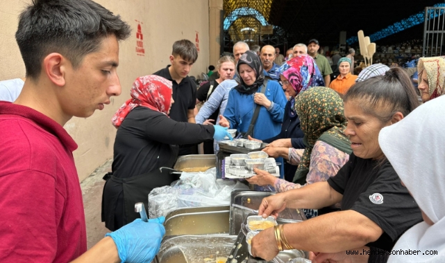 HENDEK BELEDİYESİNDEN 5 BİN KİŞİLİK AŞURE İKRAMI