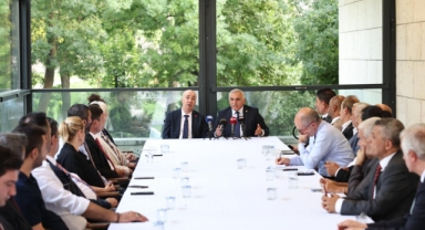 İnci, TBMM'de basın mensuplarına tören düzenledi