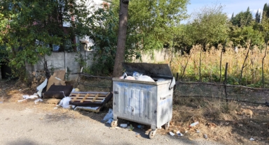 HENDEK'TE ÇÖP ŞİKAYETİ GİDEREK ARTIYOR BU DEFA ŞİKAYET RASİMPAŞA'DAN