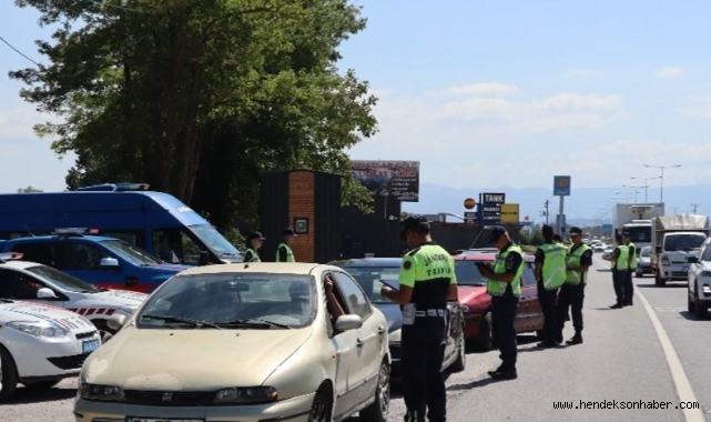 Sakarya Jandarma son bir ayda 101 bin 301 aracı denetledi