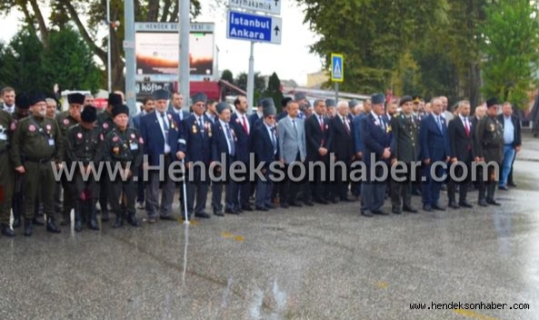 HENDEK'TE GAZİLER GÜNÜ TÖRENLE KUTLANDI