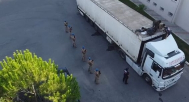 Hendek’te Kaçak Göçmen Operasyonu :TIR dorsesi içinden 14 Afgan kaçak göçmen çıktı!