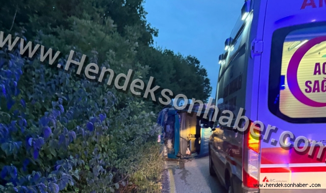 Hendek'te Kamyonet Devrildi: 8 Kişi Yaralandı