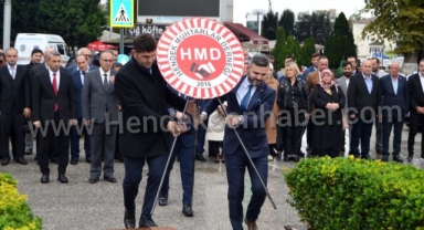 HENDEK MEYDANDA MUHTARLAR GÜNÜ TÖRENLE KUTLANDI