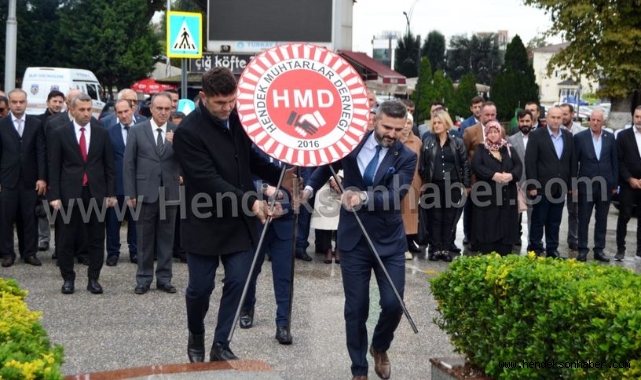 HENDEK MEYDANDA MUHTARLAR GÜNÜ TÖRENLE KUTLANDI
