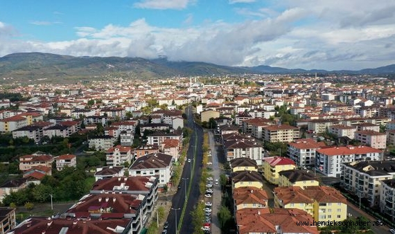 Hendek’te 3 mahalleyi bağlayan hat sil baştan: Büyükşehir tablo gibi işledi