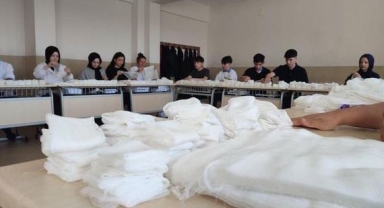 Hendekli Öğrencilerden Steril Gaz Bezi Çalışması