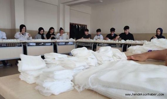 Hendekli Öğrencilerden Steril Gaz Bezi Çalışması