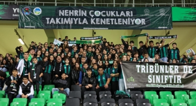 Yusuf Alemdar’dan gençlerle tribünden paylaşım: “Hep birlikte Sakaryaspor’un yanındayız”
