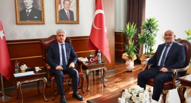 HENDEK BELEDİYE BAŞKANI İRFAN PÜSKÜLLÜ’DEN VALİ DOĞAN’A ZİYARET