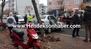 Hendek'te Sürücüsünün Kontrolünden Çıkan Otomobil Ağaca Çarptı