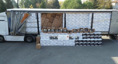 Jandarmadan 20 Milyonluk Kaçak Tütün Ve Makaron Operasyonu