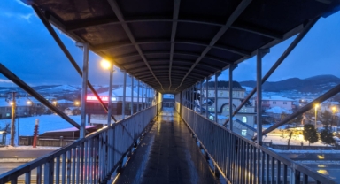 Yenimahalle üst geçidi yılın ilk karı ile tanıştı