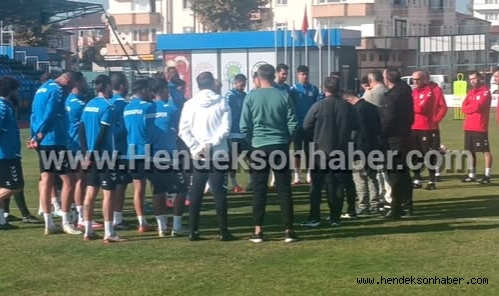 Zorlu Gölcük Deplasmanı Öncesi Futbolcularla Bir Araya Geldiler.