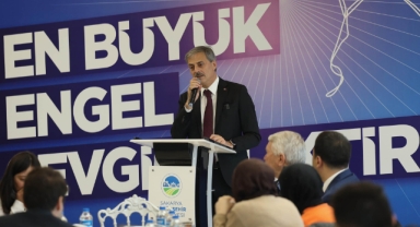 Başkan Alemdar engelsiz çalışma arkadaşlarıyla kucaklaştı: “Engel bedende değil kalplerdedir”