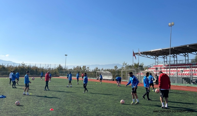 Gülermisin Ağlarmısın Maç Çimde Antrenman Sentetik Sahada