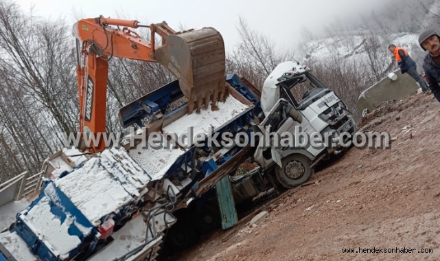 Hendek Dikmen'de Taş Kırma makinesi Devrildi 1 Yaralı