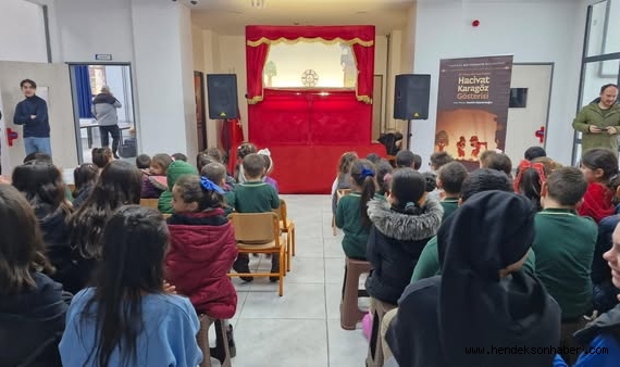 Hendek Dikmen İlk ve Ortaokulunda Hacivat ve Karagöz oyunu sergilendi.
