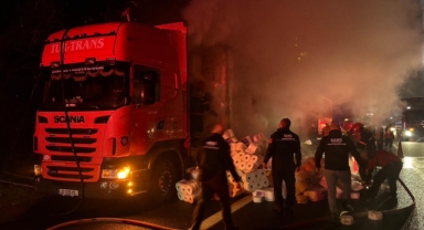 Hendek Tem'de Kağıt Havlu Yüklü Tır Yandı