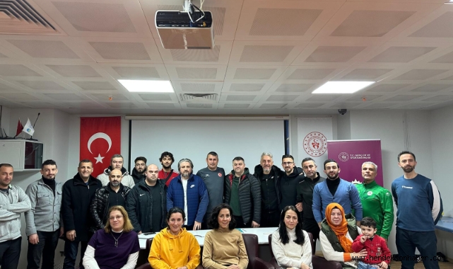 Nurkan Kayacık Antrenörler ve  Hakemlerle Bir Araya Geldi