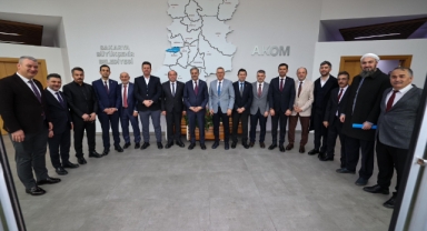 Başkan Alemdar ve 16 başkan AKOM'da ‘ortak payda Sakarya’ gündemiyle buluştu 